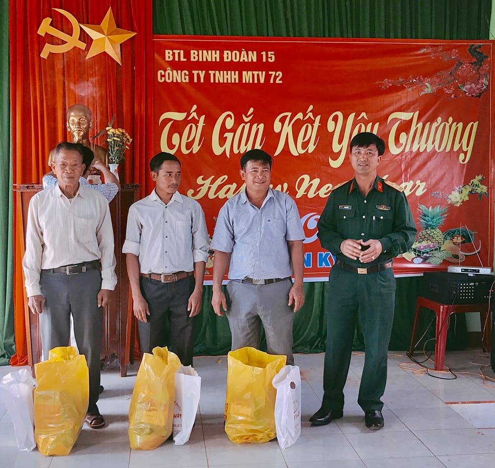 Công ty 72 (Binh đoàn 15) tổ chức chương trình “Tết gắn kết yêu thương”