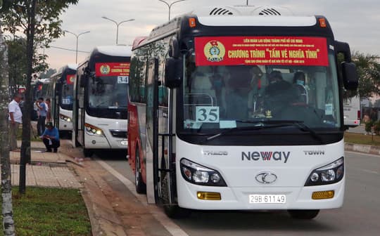 TP Hồ Chí Minh tiễn gần 1.500 công nhân về quê đón Tết