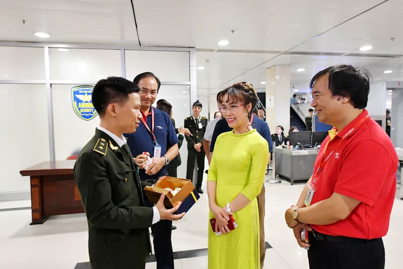 Lãnh đạo Vietjet kiểm tra công tác phục vụ hành khách tại sân bay Tân Sơn Nhất
