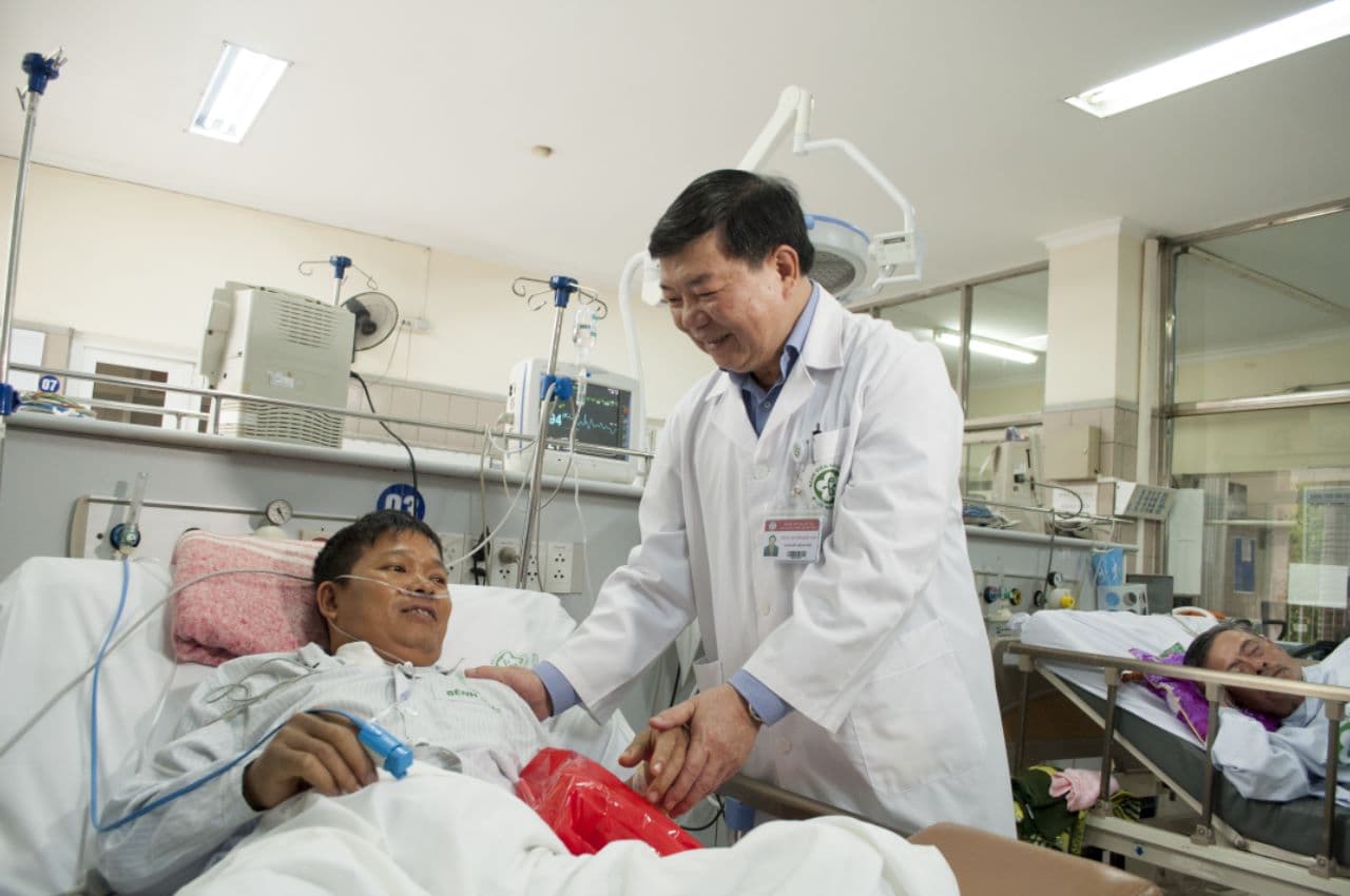 Nhiều bệnh viện thăm hỏi, tặng quà Tết cho người bệnh trong những ngày Tết Nguyên đán 2019