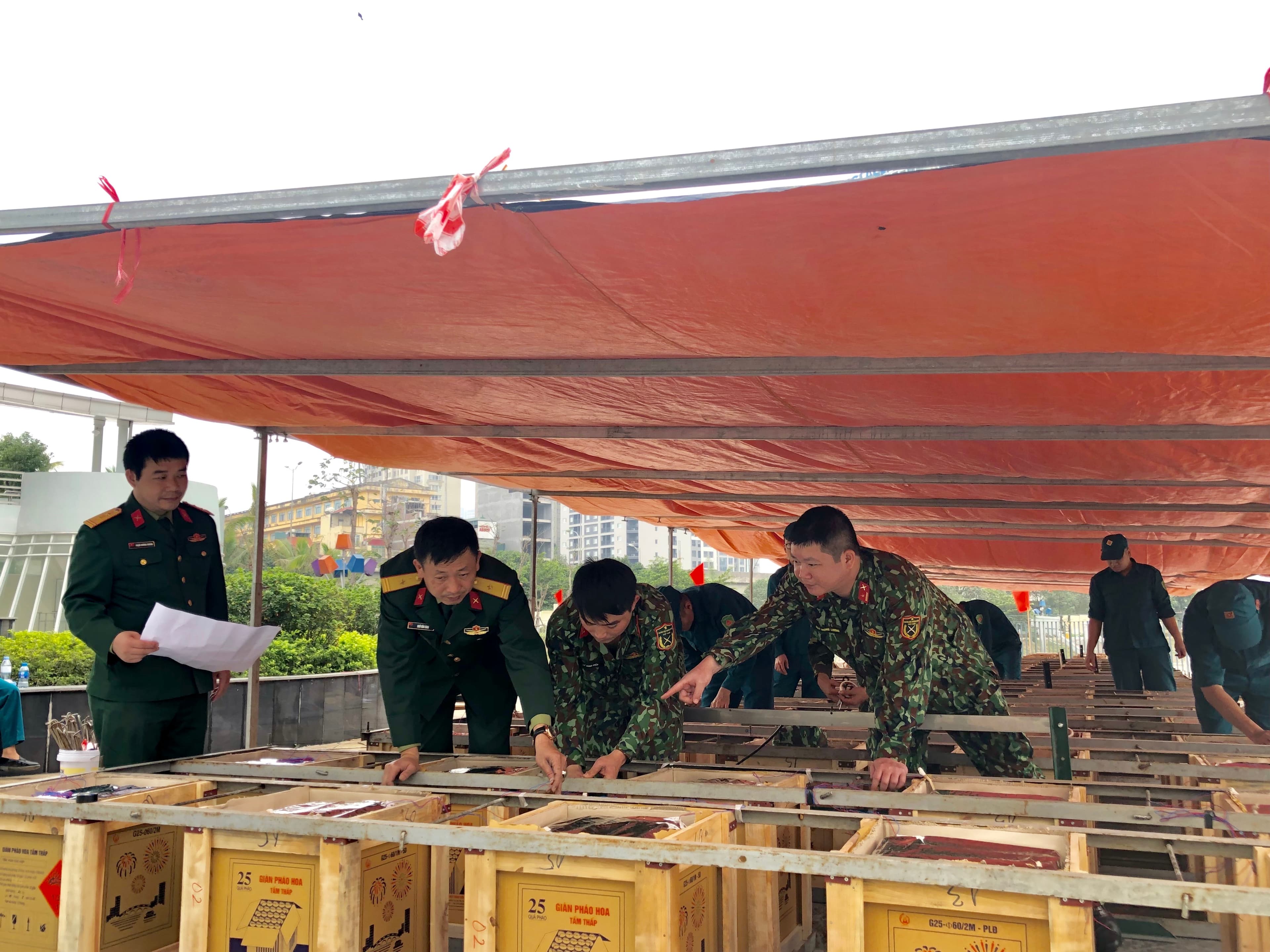 Sẵn sàng cho bắn pháo hoa đêm giao thừa Tết Nguyên đán Kỷ Hợi 2019