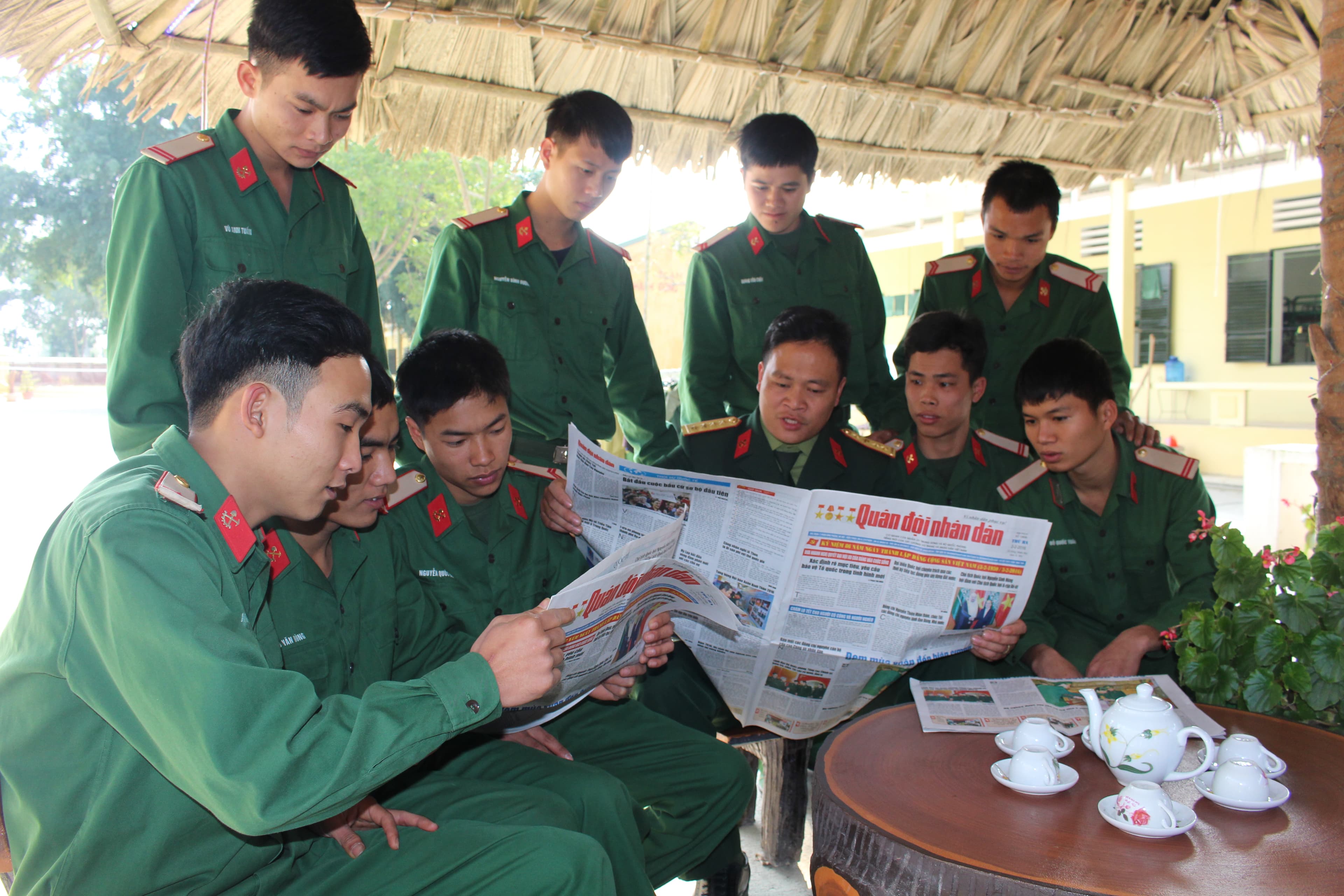 Trên những công trình ngày Xuân