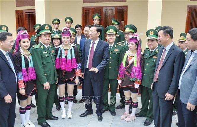 Đoàn Bộ tư lệnh Bộ đội Biên phòng và tỉnh Quảng Ninh dâng hương tưởng niệm liệt sĩ tại Pò Hèn