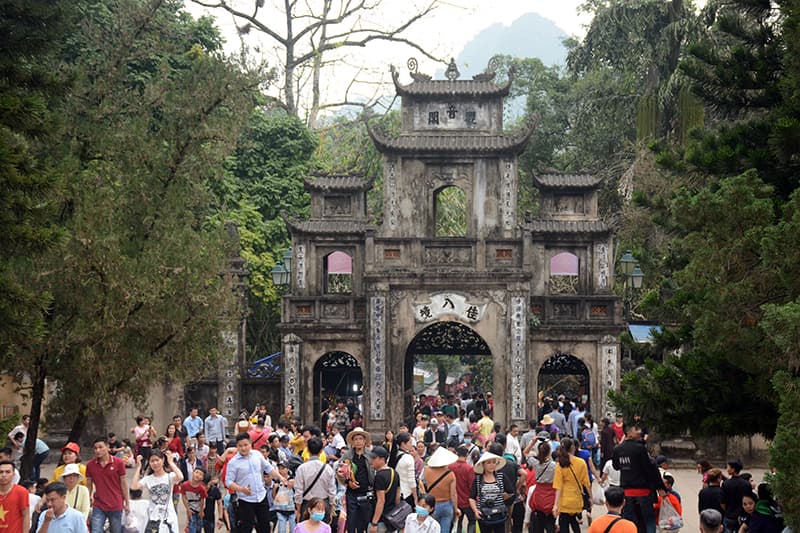 Lễ khai hội chùa Hương diễn ra trong không khí thanh bình