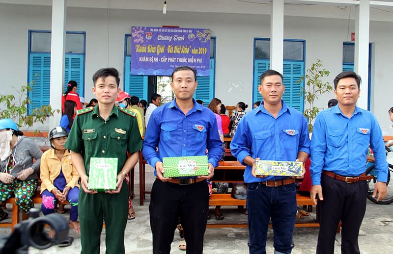 Nồng ấm chương trình “Xuân biên giới - Tết hải đảo”