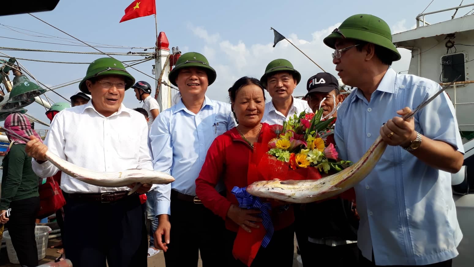 Ngư dân Quảng Trị trúng mẻ cá bè vàng trị giá gần 8 tỷ đồng