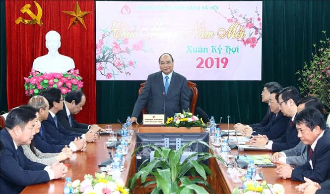 Thủ tướng Nguyễn Xuân Phúc dự giao ban đầu Xuân Kỷ Hợi tại Ngân hàng Chính sách xã hội