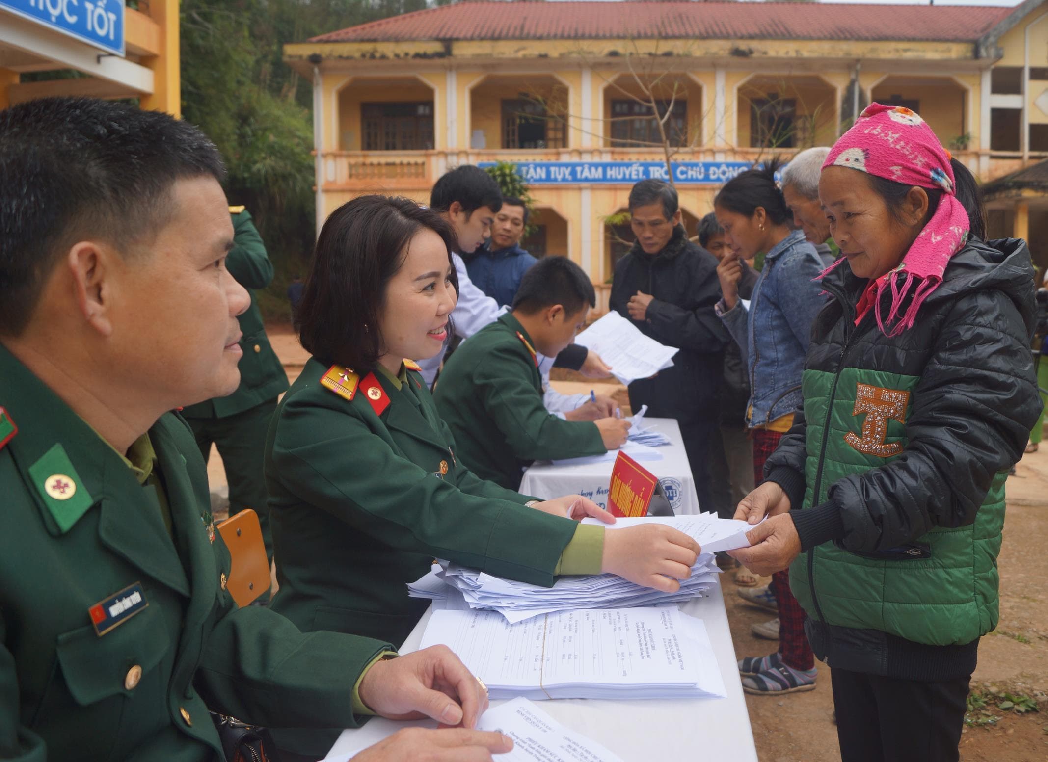 Chăm lo thiết thực, nghĩa tình