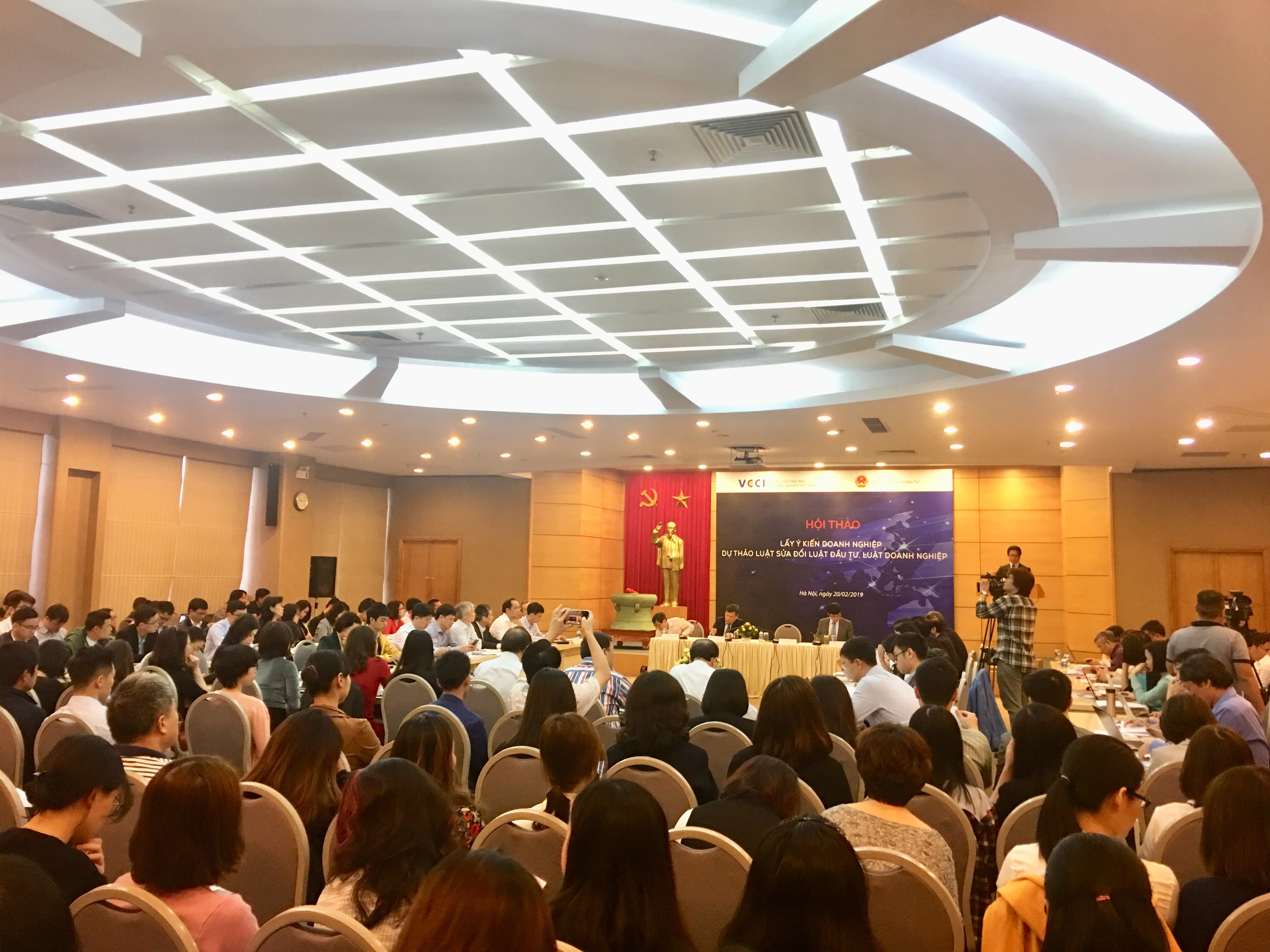 Tiếp tục hoàn thiện một số quy định để tạo thuận lợi cho người dân và doanh nghiệp