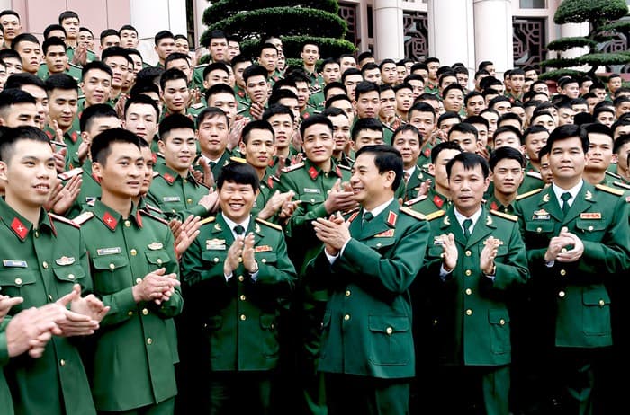 PHÁT HUY VAI TRÒ CỦA ĐẢNG VIÊN XUẤT NGŨ