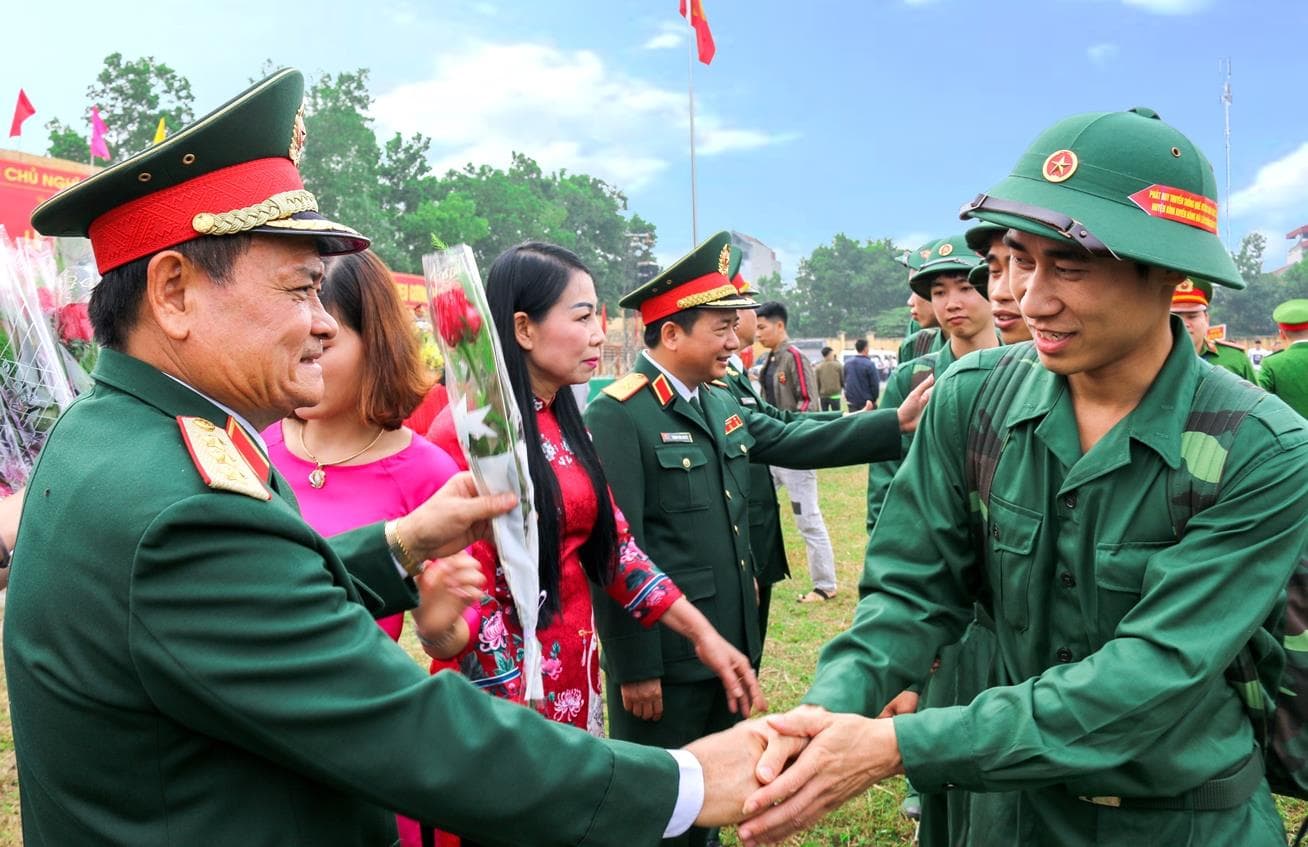 Rộn ràng ngày hội lên đường