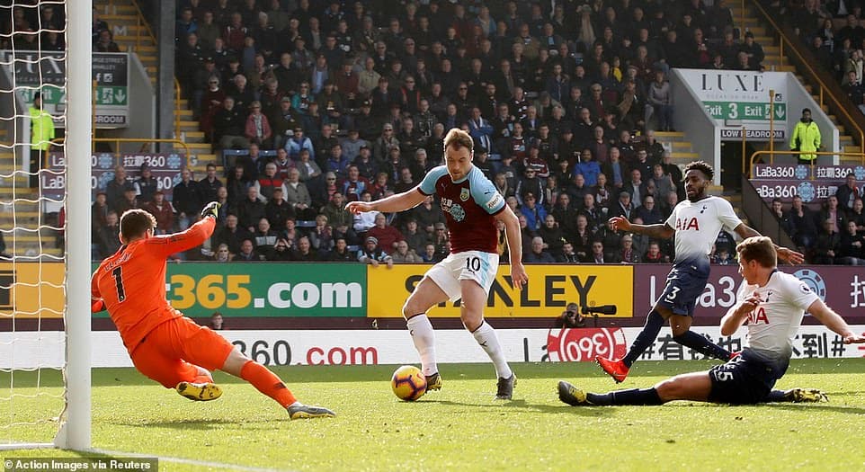 Tottenham bất ngờ để thua trước Burnley