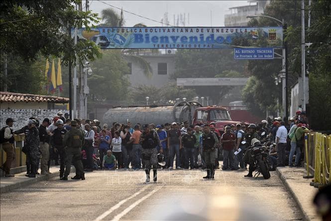 Venezuela cắt đứt quan hệ ngoại giao với Colombia