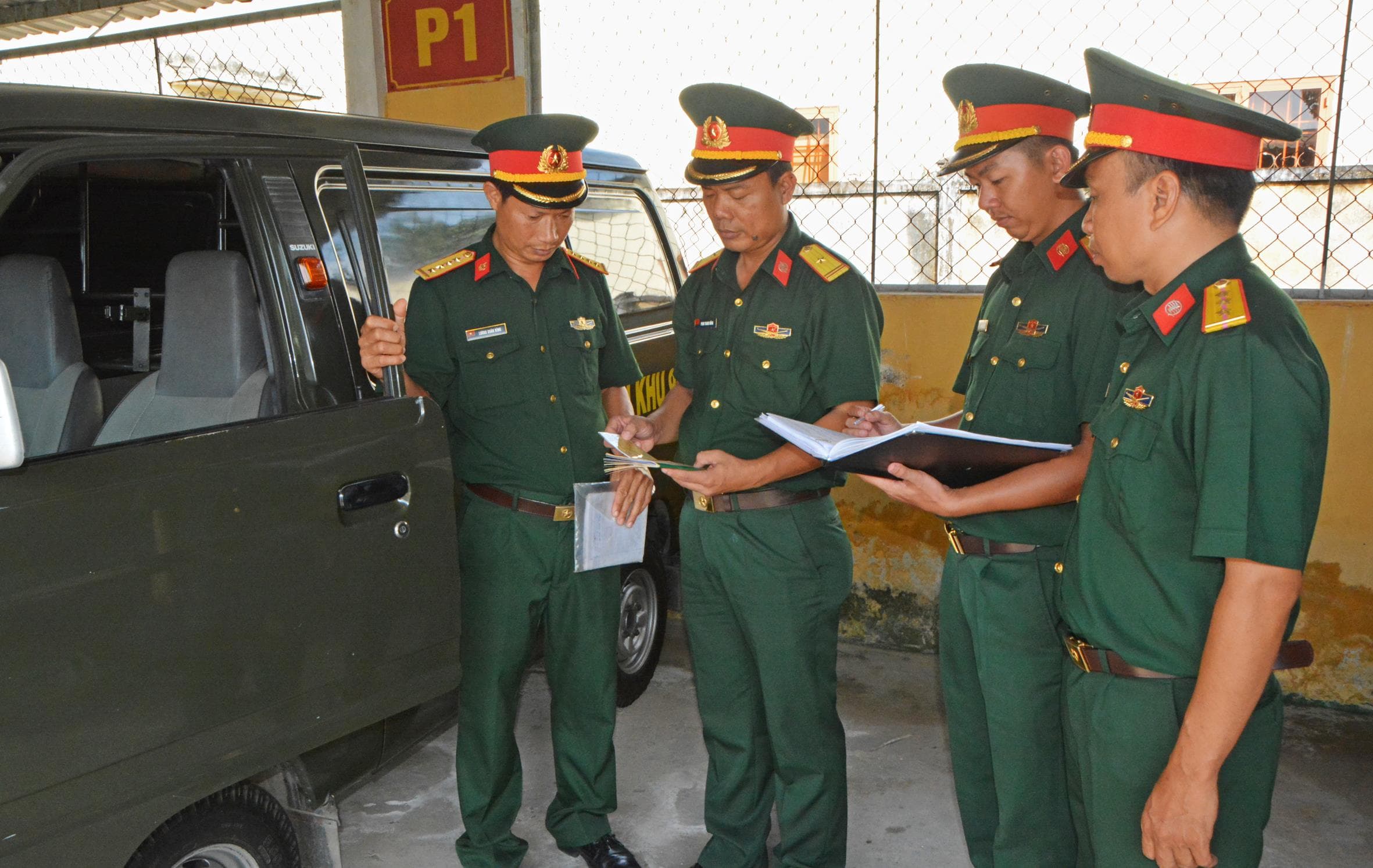 Nâng cao trách nhiệm của quân nhân khi tham gia giao thông