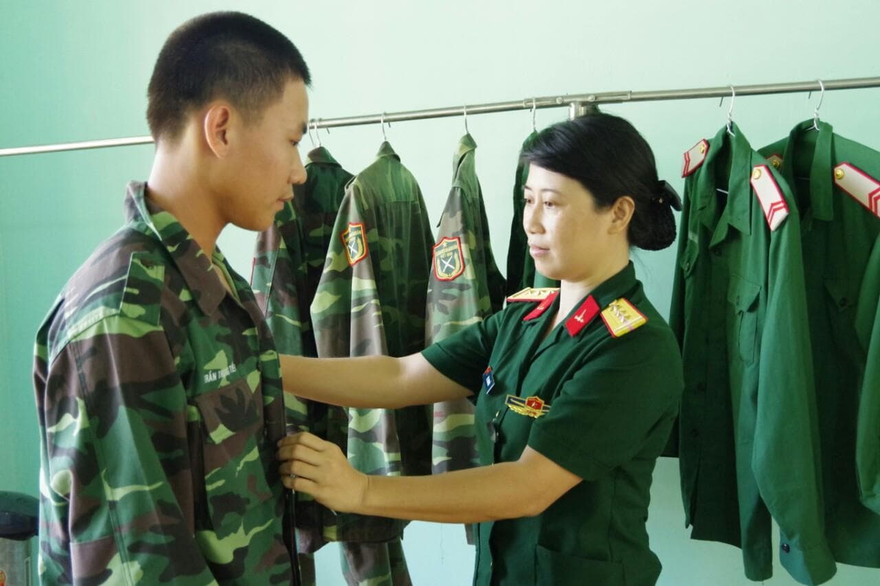 Tận tình qua từng đường kim mũi chỉ