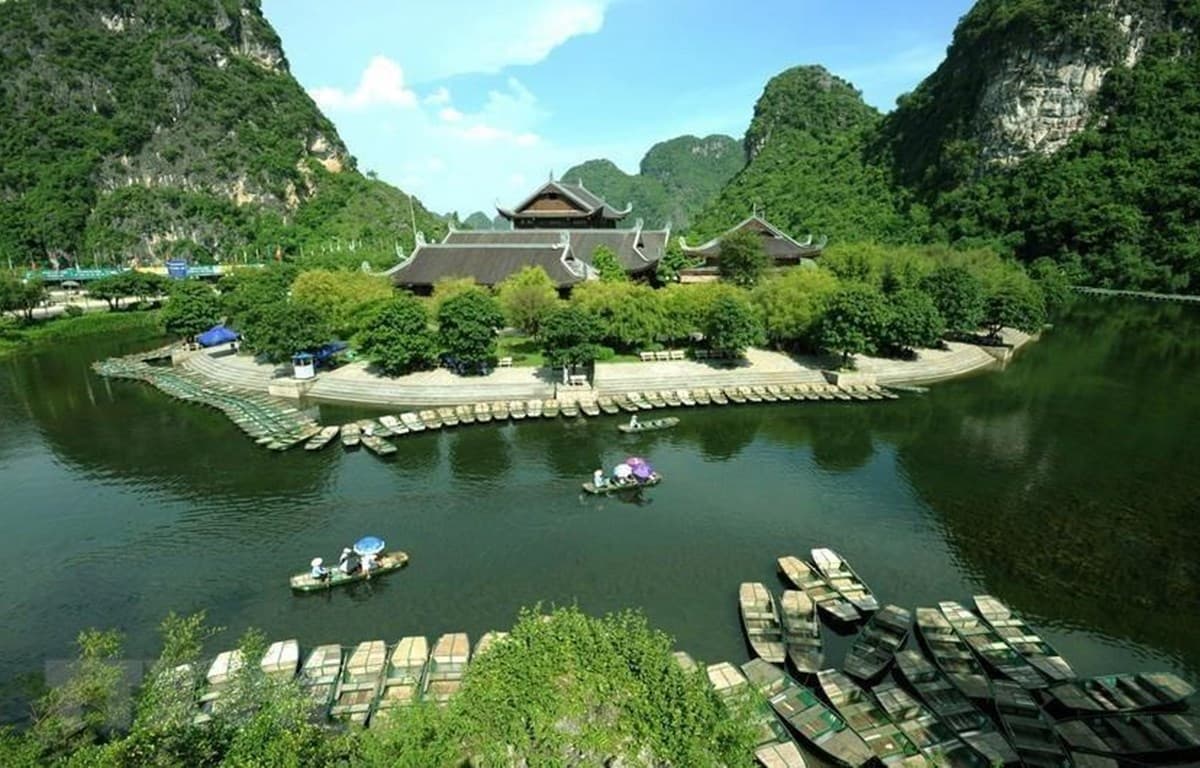 Phóng viên quốc tế ấn tượng trước vẻ đẹp của Quần thể danh thắng Tràng An, Ninh Bình