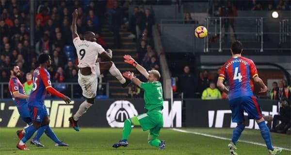 Old Trafford hết ngái ngủ