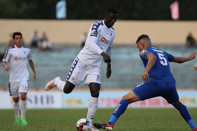Hà Nội FC vất vả giành 1 điểm trên sân của Quảng Nam