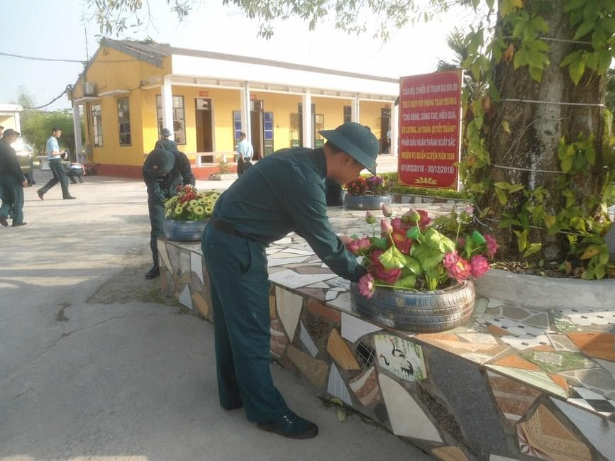 Tận dụng phế liệu làm đẹp đơn vị