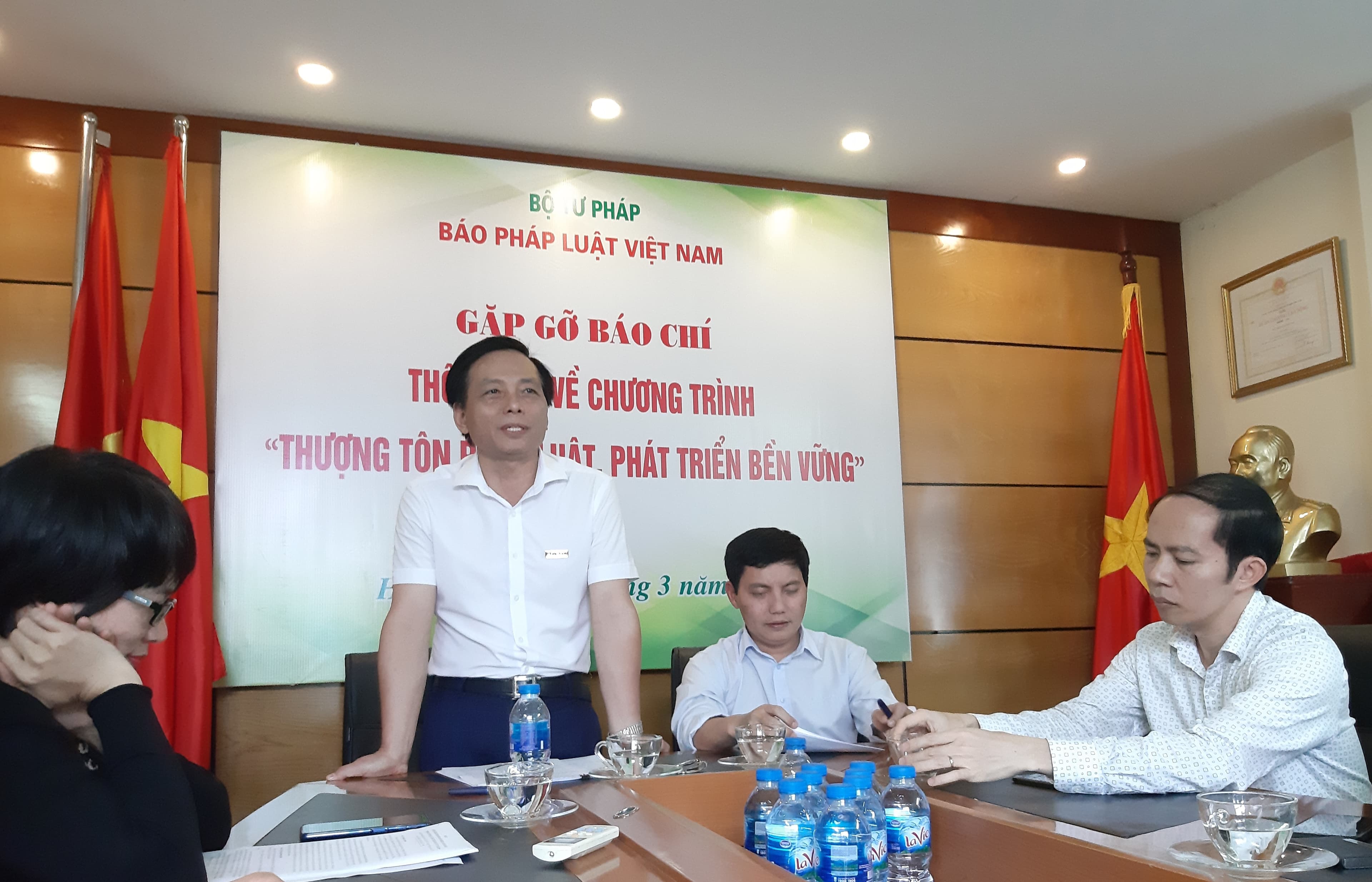 Báo Pháp luật Việt Nam tổ chức cuộc thi tôn vinh doanh nhân, doanh nghiệp