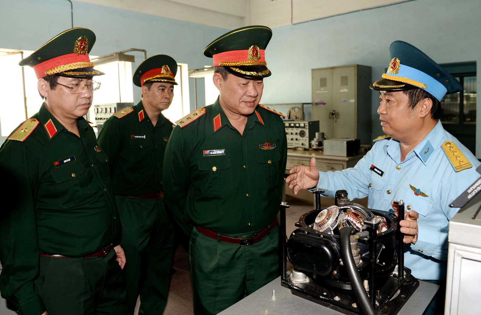 Thượng tướng Bế Xuân Trường kiểm tra và làm việc tại Nhà máy A32
