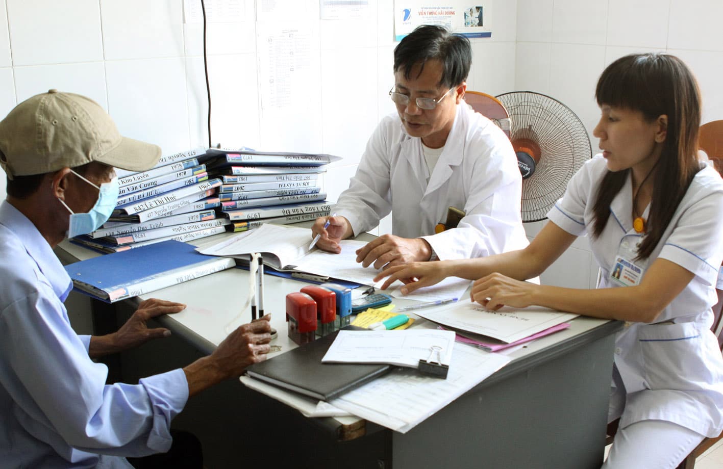 Nâng cao nhận thức cộng đồng về tầm quan trọng của BHYT trong điều trị HIV/AIDS