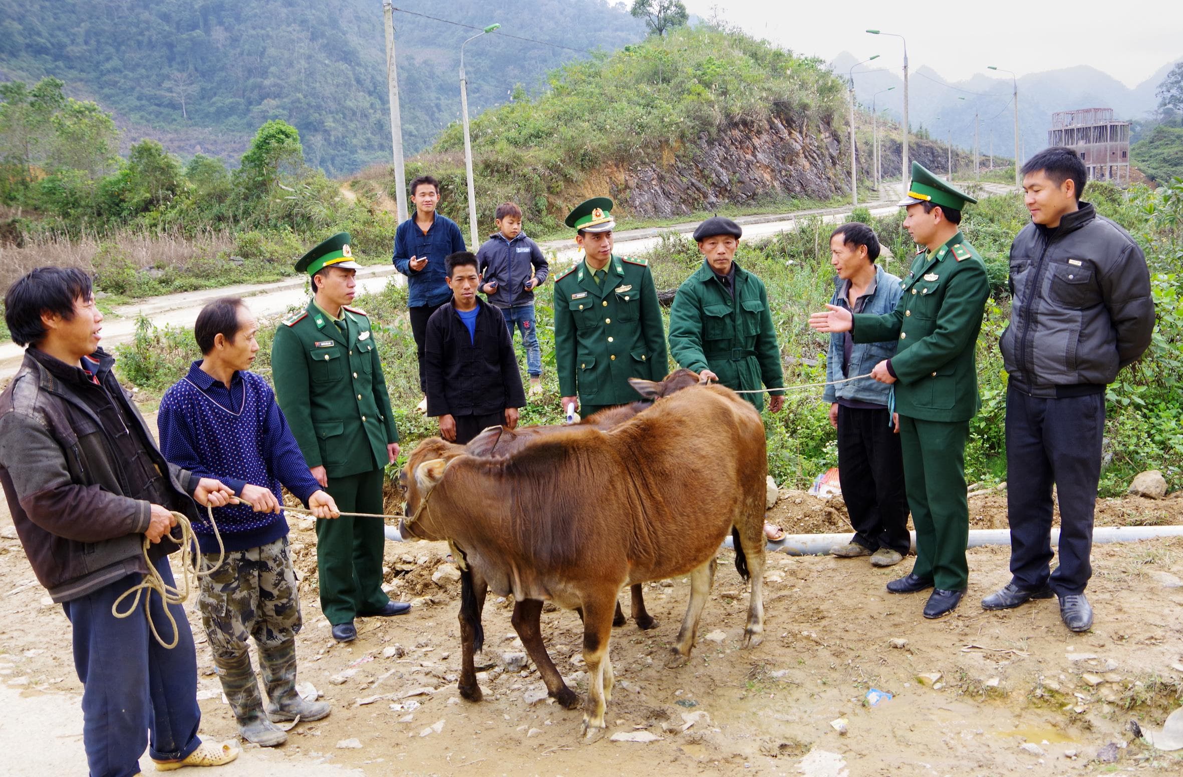 Bám bản, bám dân, giữ vững sự bình yên nơi biên cương