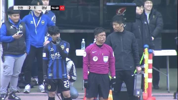 Trang chủ K-League quá tải trong ngày Công Phượng đá chính