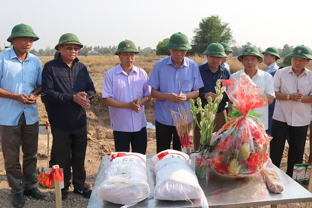 Quy tập 131 phần mộ liệt sĩ tại nước bạn Lào