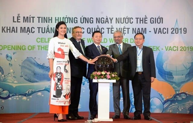 Lễ mít tinh hưởng ứng Ngày nước thế giới