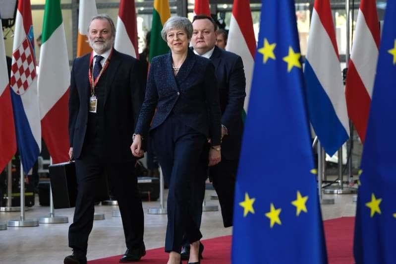 Brexit trước hai ngã rẽ