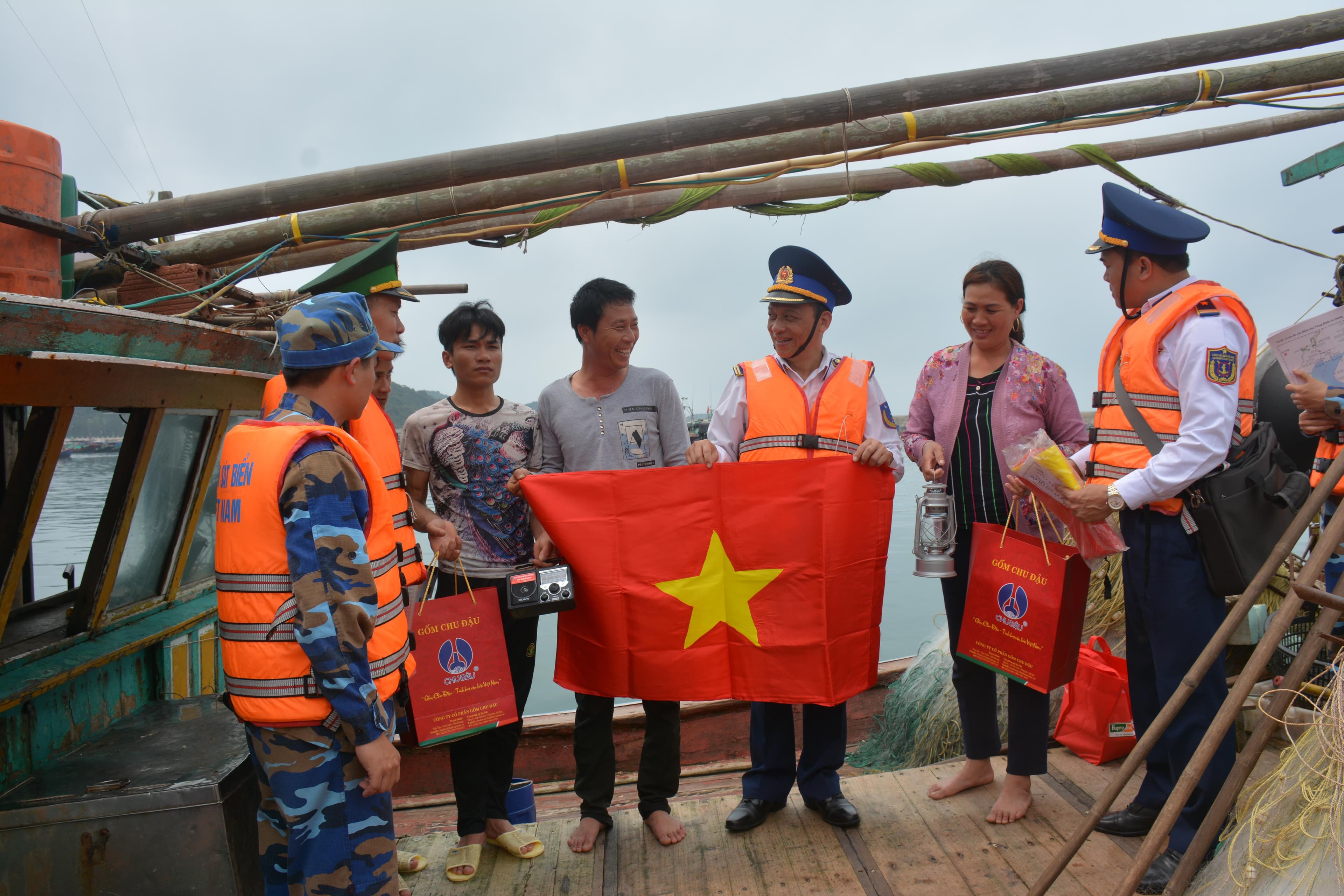 Sâu nặng nghĩa tình Cảnh sát biển với ngư dân