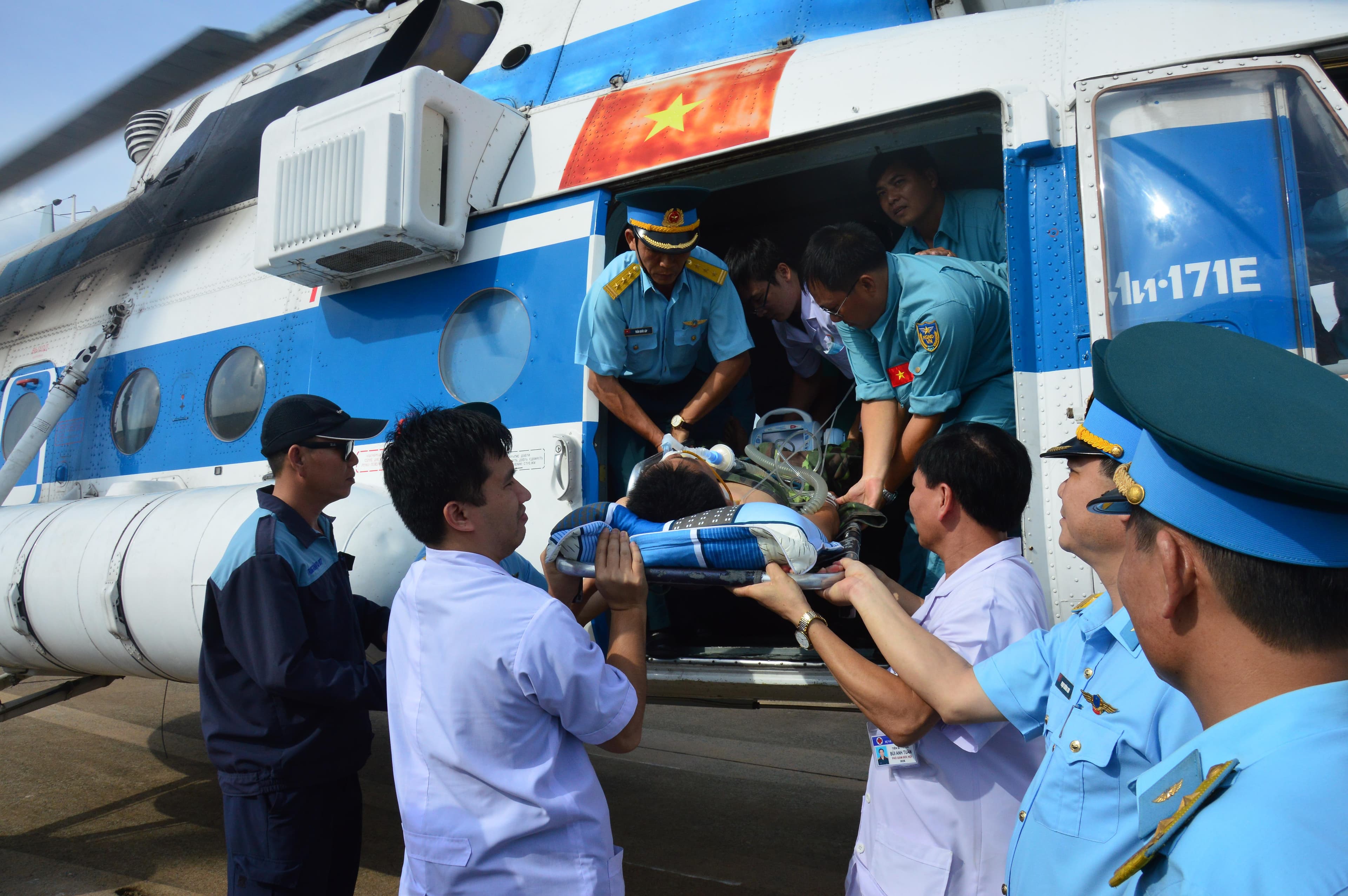 Sự sống sau những chuyến bay cấp cứu biển xa