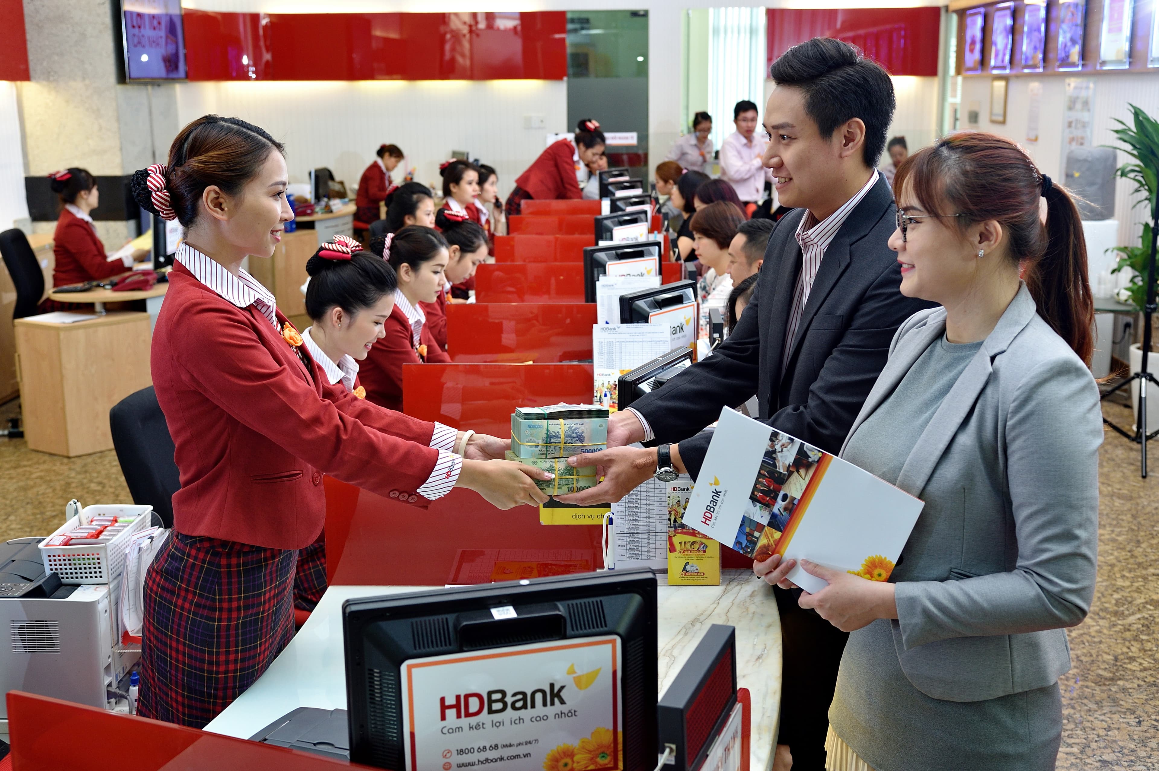HDBank dành 5.000 tỷ đồng tài trợ chuỗi kinh doanh xăng dầu của Petrolimex và PVOIL