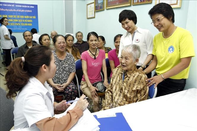 Xây dựng chính sách thích ứng với già hóa dân số tại việt Nam