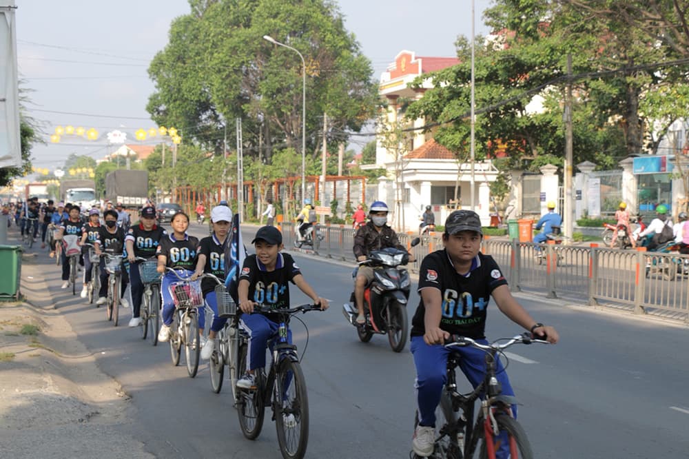 Diễu hành xe hưởng ứng Giờ Trái đất 2019