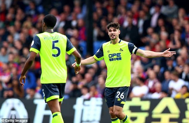 Huddersfield là đội đầu tiên phải xuống hạng tại giải Ngoại hạng Anh mùa này