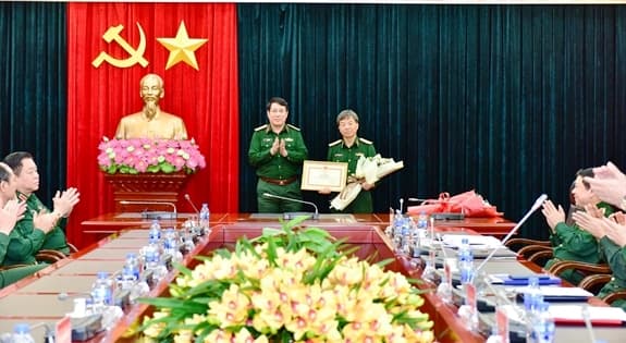 Bộ Quốc phòng khen thưởng tập thể, cá nhân khối báo chí quân đội