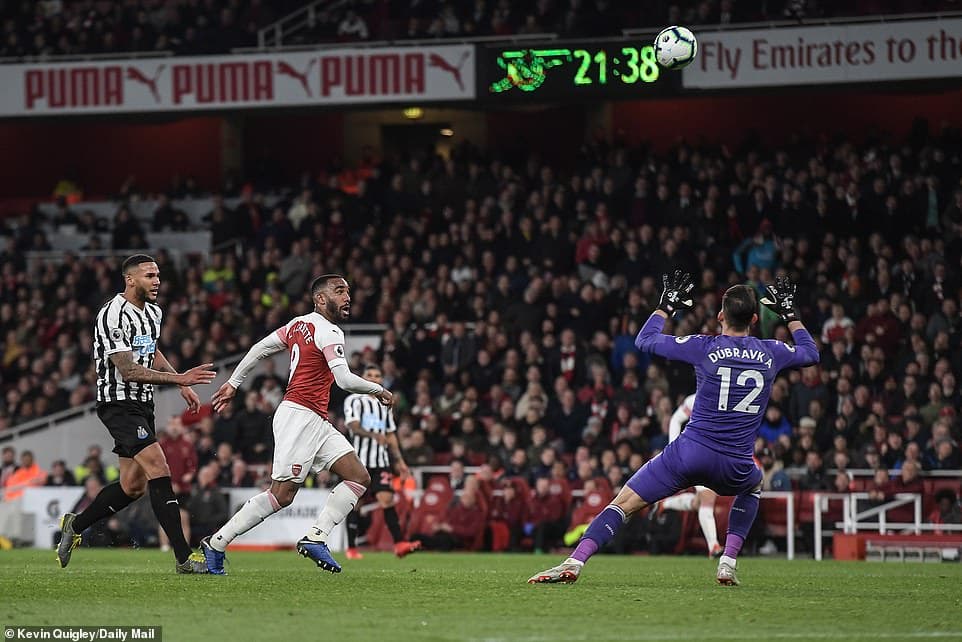 Arsenal vươn lên vị trí thứ ba trên bảng xếp hạng giải Ngoại hạng Anh