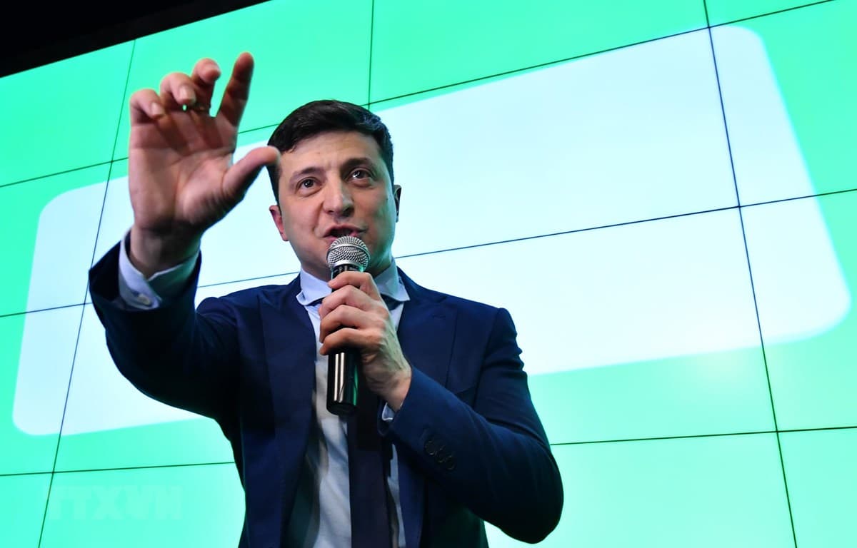 Ukraine: Hai ứng cử viên tổng thống V. Zelensky và P.Poroshenko đối đầu ở vòng 2