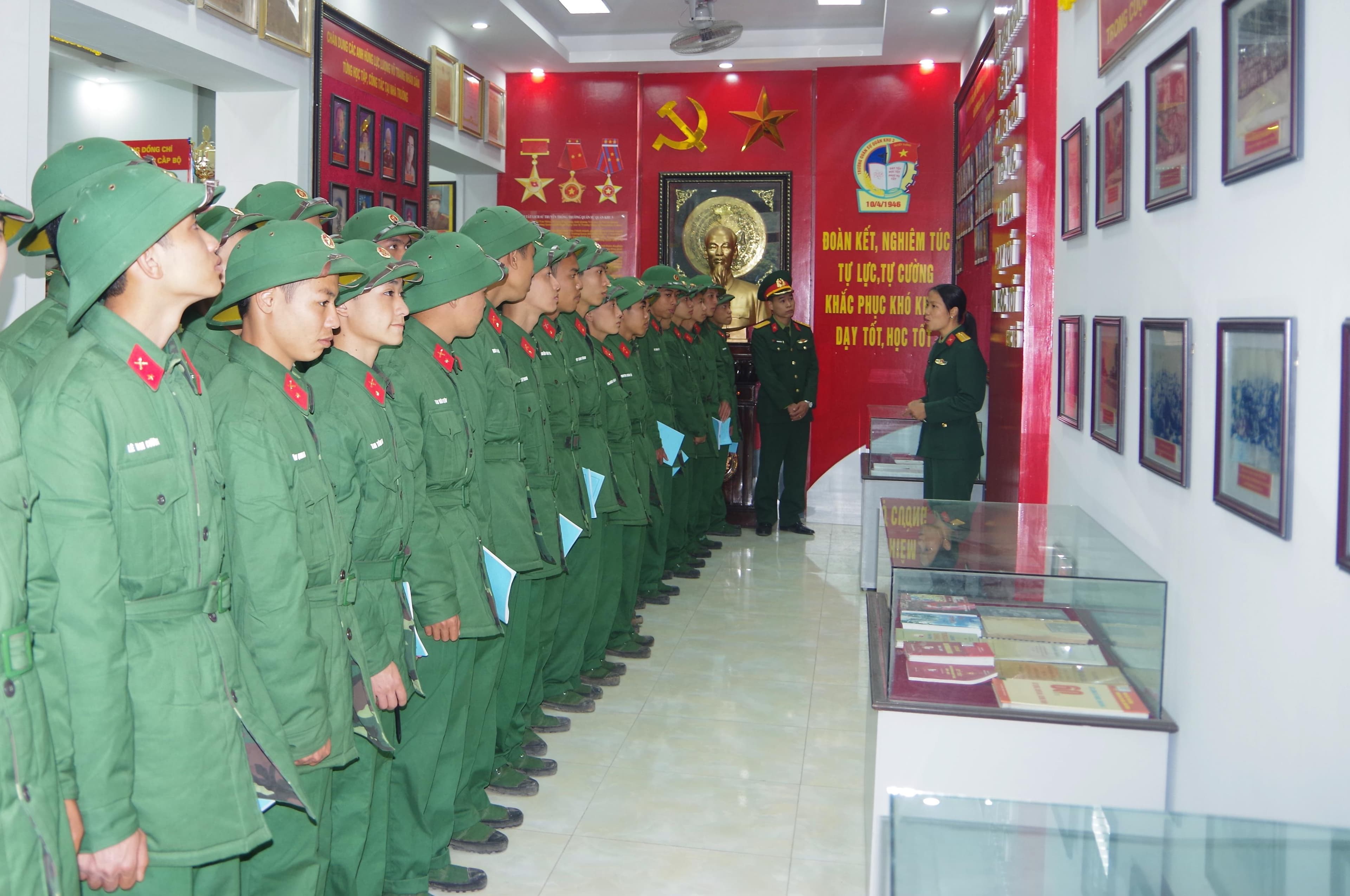 Bồi đắp niềm tự hào truyền thống cho học viên