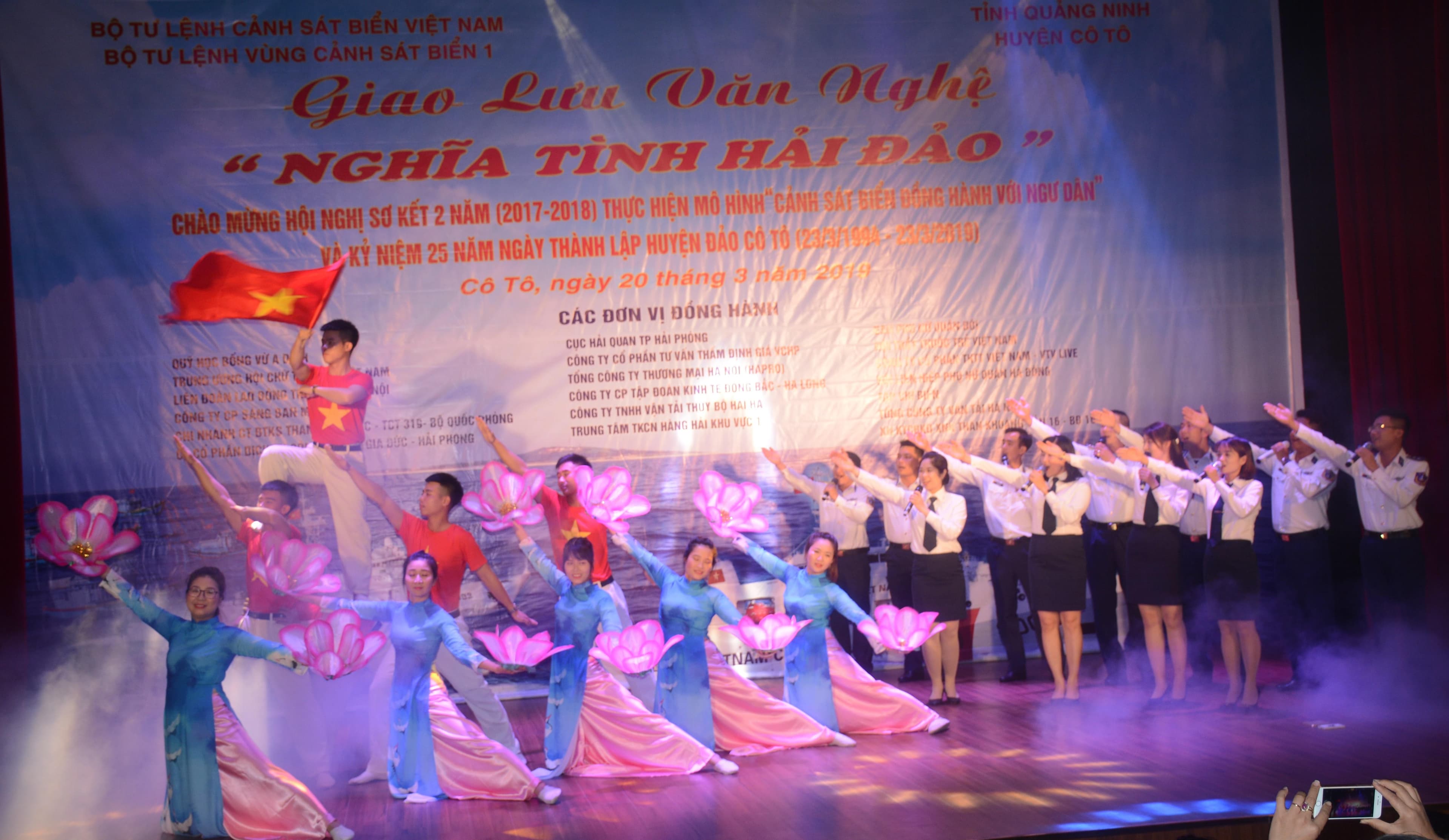 “Cây nhà lá vườn” ra đảo