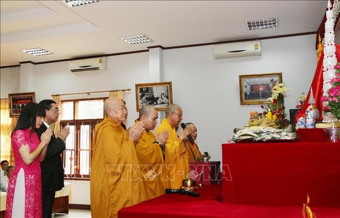 Long trọng lễ Giỗ tổ Hùng Vương tại Lào