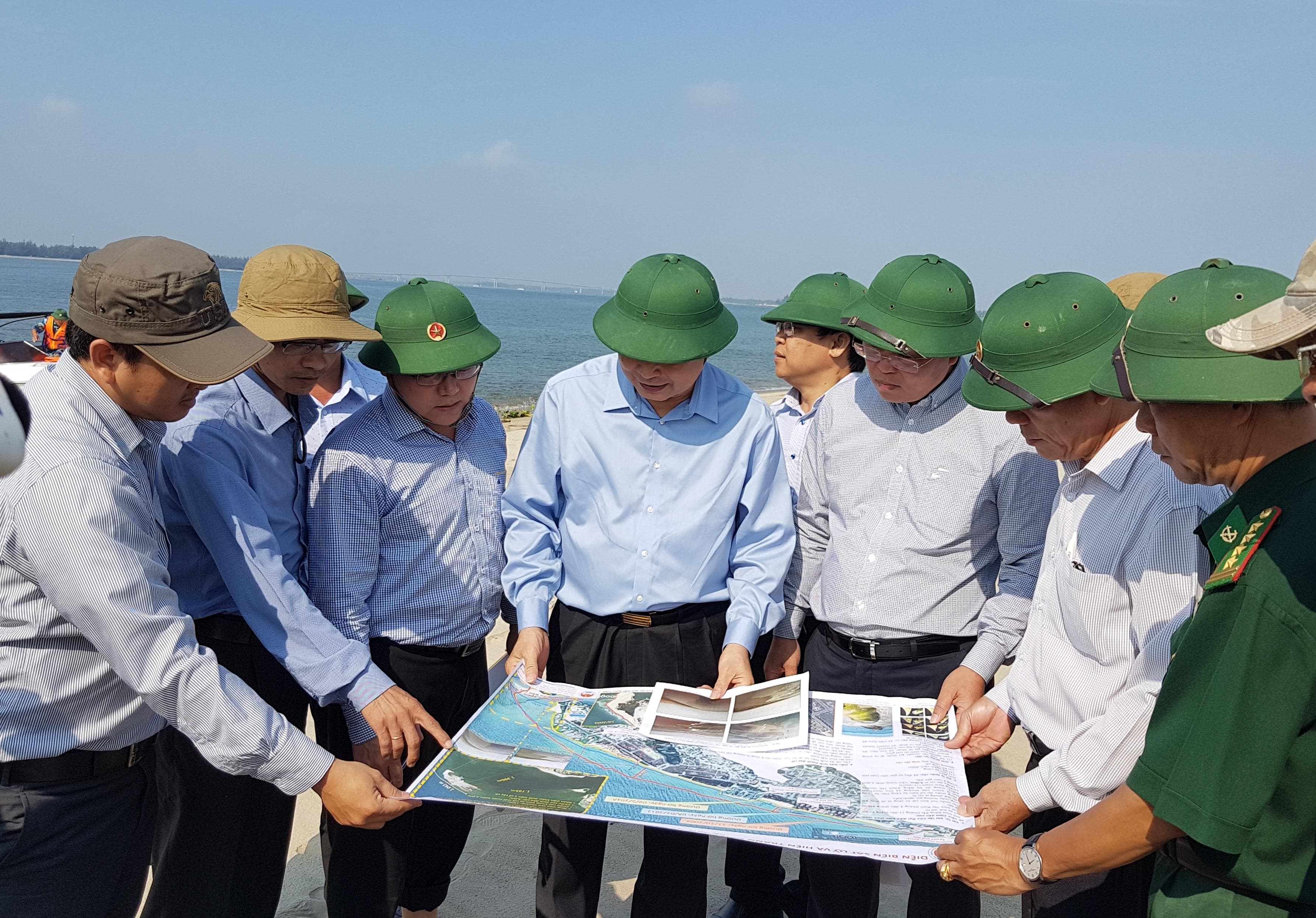 Tìm phương án xử lý cồn cát giữa biển Hội An