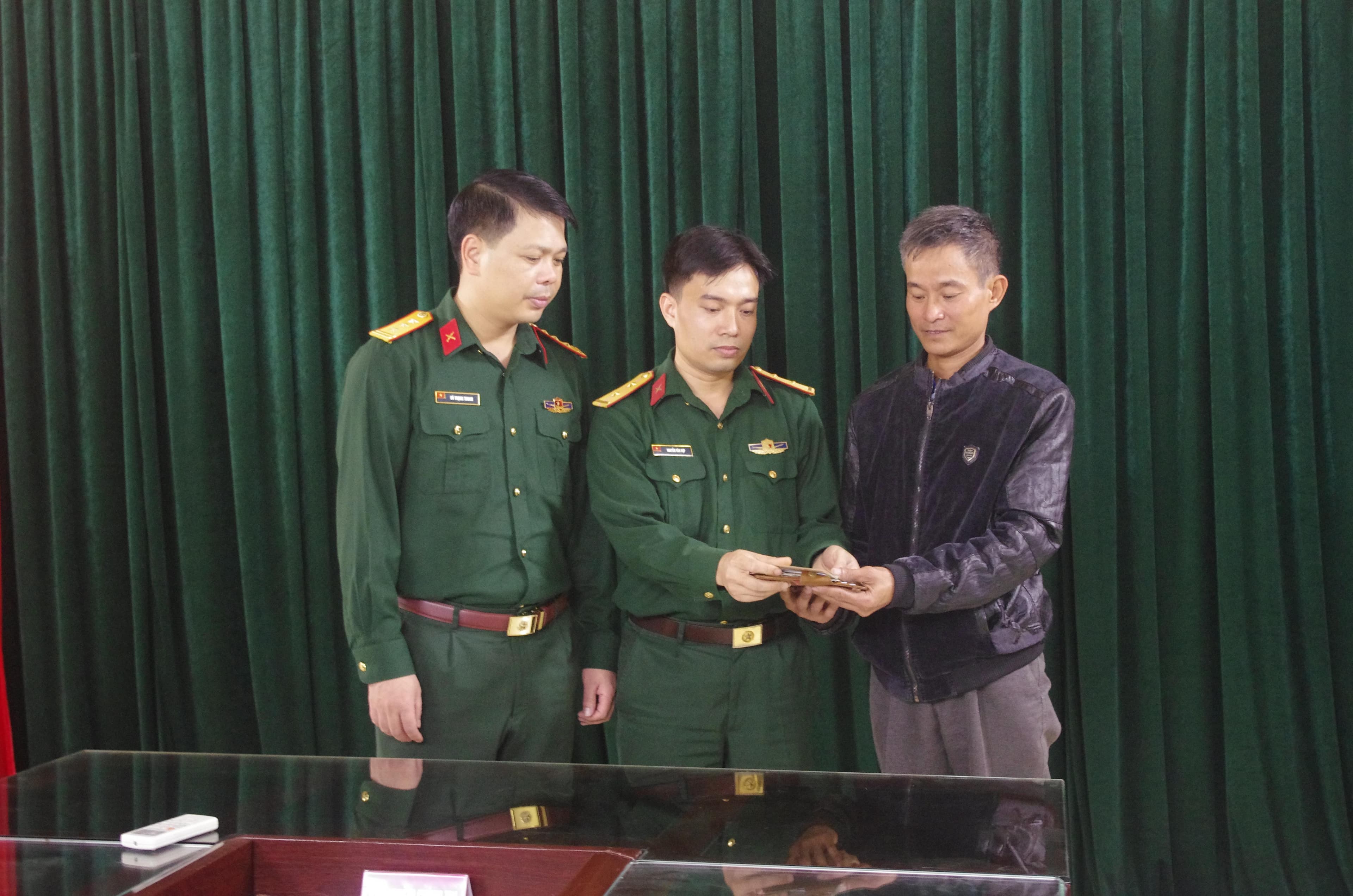 Hành động đẹp của Trung úy Nguyễn Văn Hợp