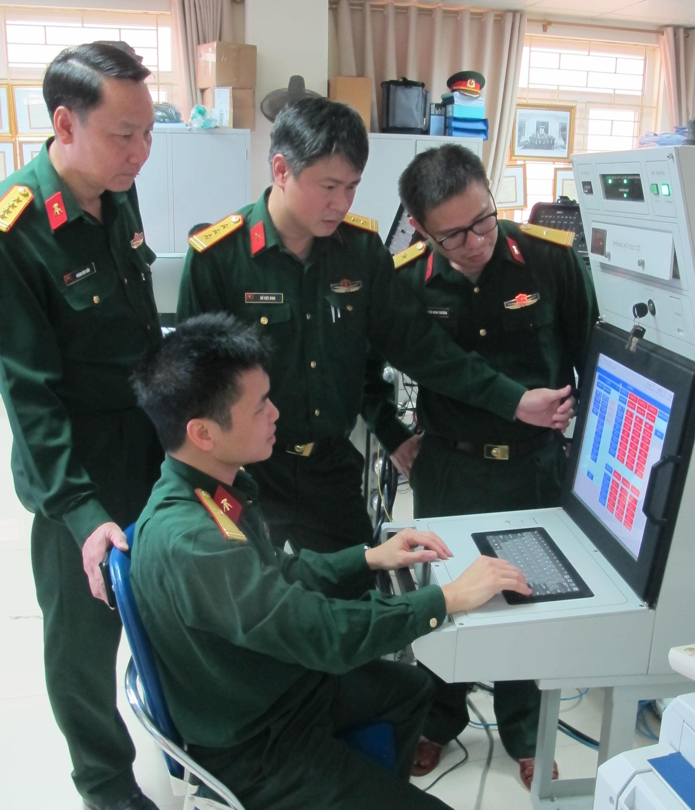 Ứng dụng công nghệ thông tin phục vụ công tác quân sự, quốc phòng