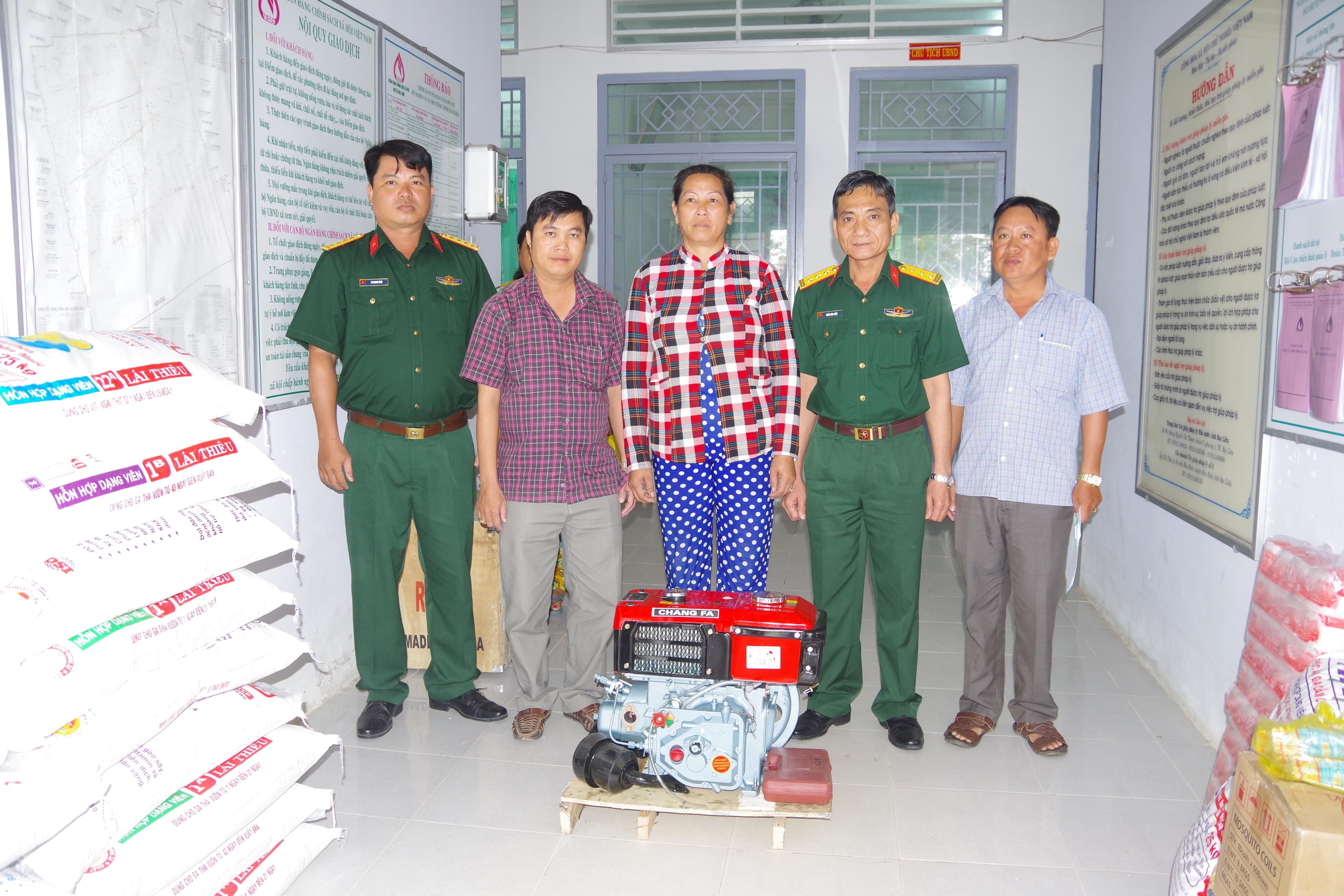 Bộ CHQS tỉnh Bạc Liêu giúp dân thiết thực
