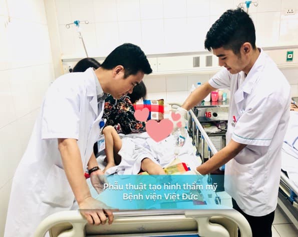 Bệnh viện Việt Đức nối thành công ngón chân út cho bệnh nhi bị cắt đứt rời