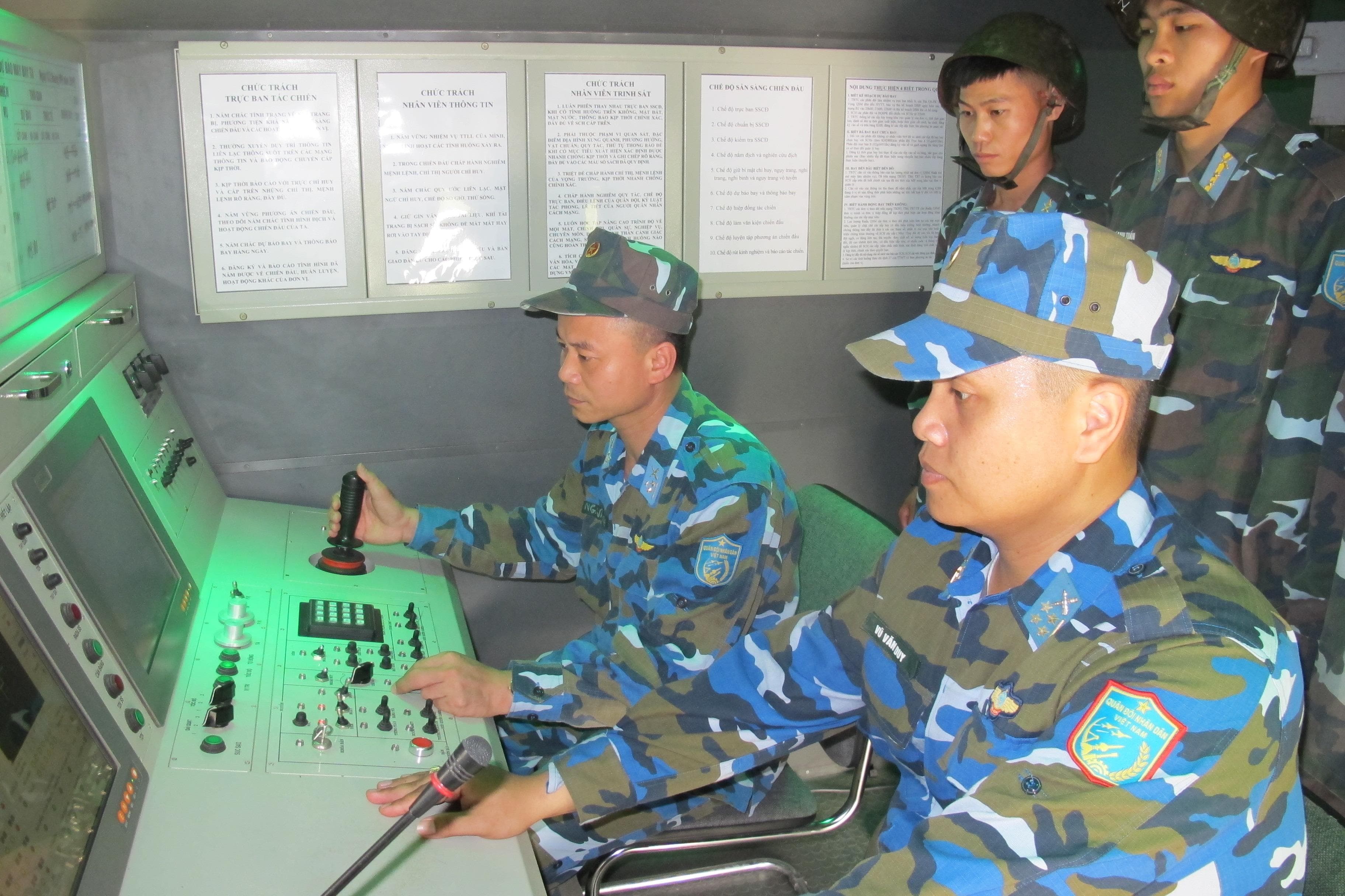 Huấn luyện làm chủ khí tài vũ khí phòng không tầm thấp hiện đại