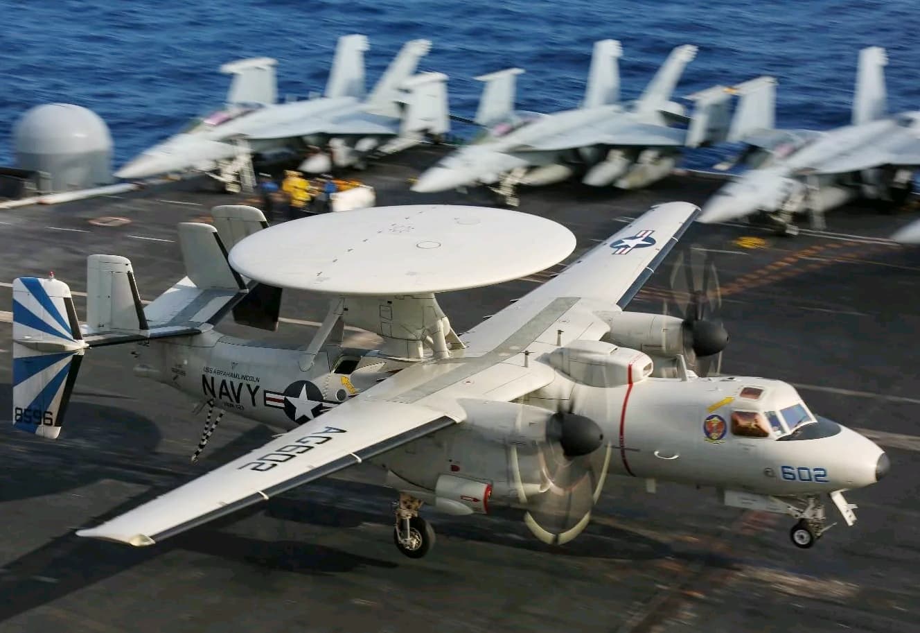 Hải quân Mỹ trang bị thêm “ra-đa bay” E-2D Advanced Hawkeye